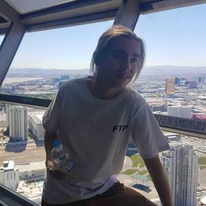 Meet your Posher, Deejay